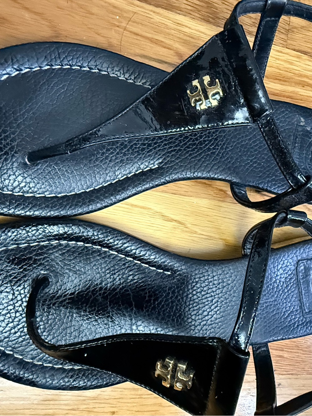 Tory Burch Black Patent Leather T-Strap Sandals with Gold Logo - Picture 5 of 5